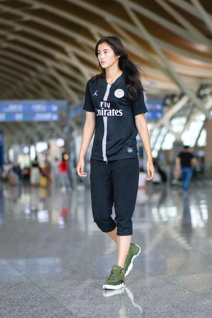 秒杀整容脸,撞脸女港星