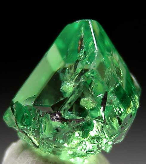 红色沙弗莱是什么宝石,沙弗莱石是宝石吗