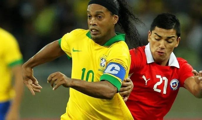 小罗踢野球场完整版,小罗和大罗踢野球