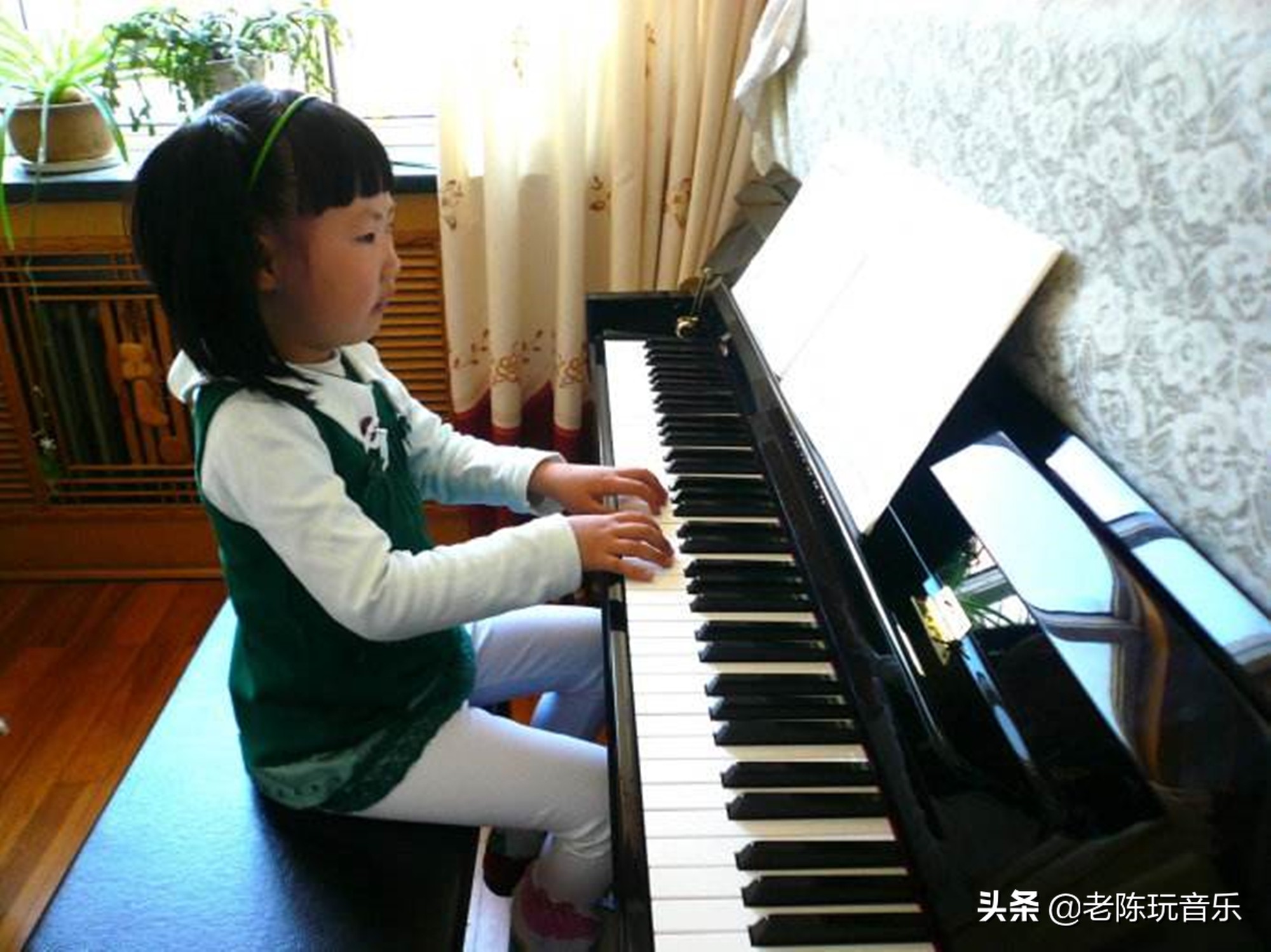 每天晚上都能听到楼上弹琴,楼上有人弹琴怎么解决