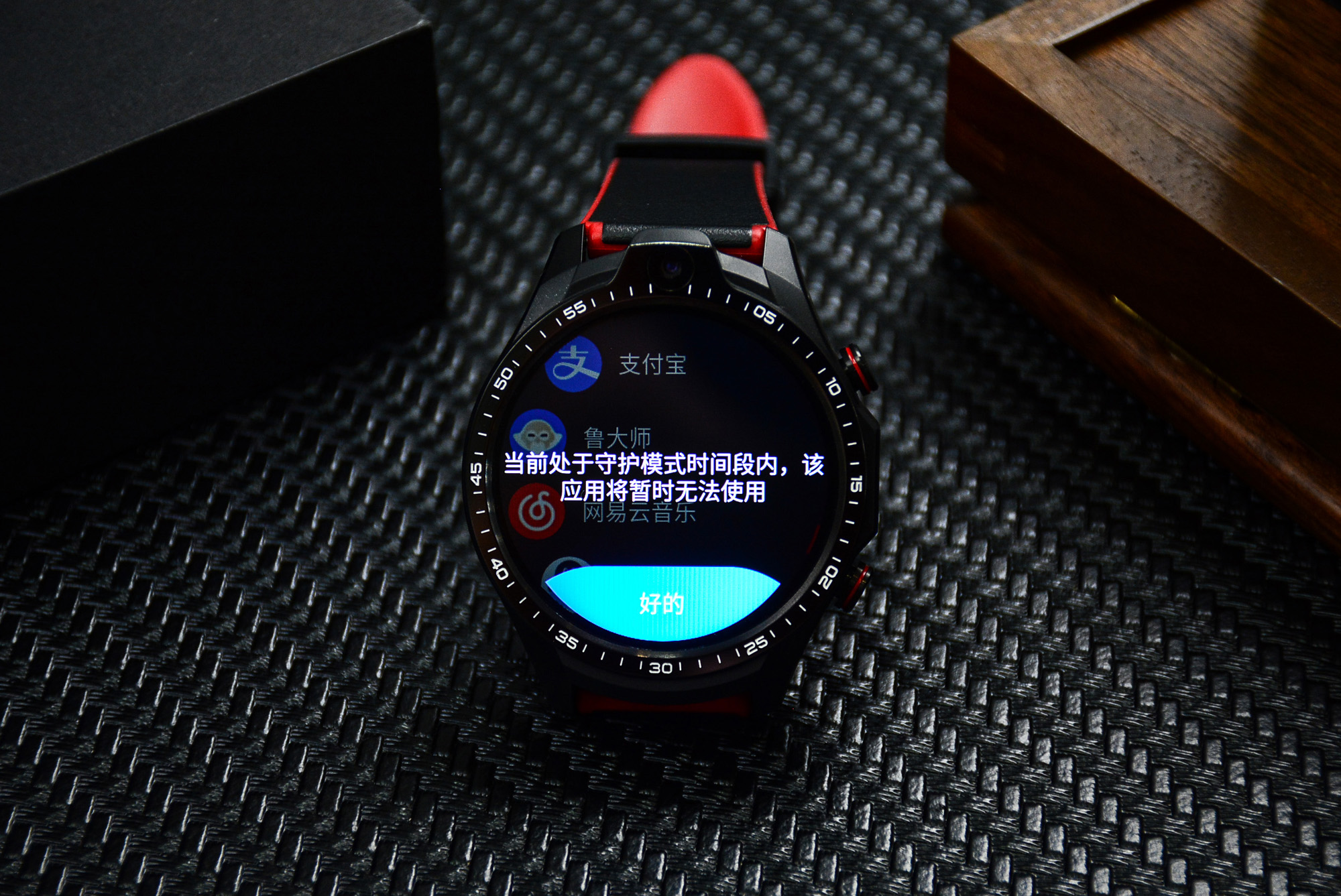 内存128g可插卡的电话手表,jeep黑骑士手表打王者