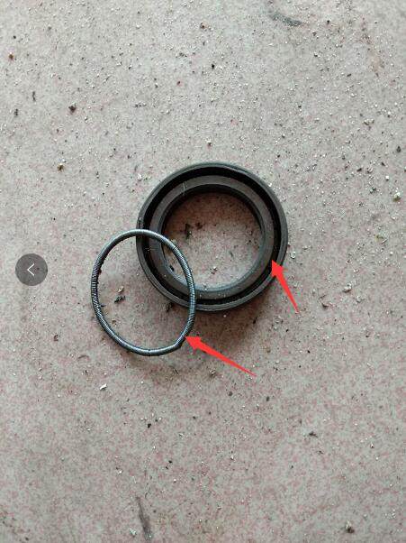 摩托车油封漏油没有油封怎么解决,摩托车前减震漏油换了两次油封