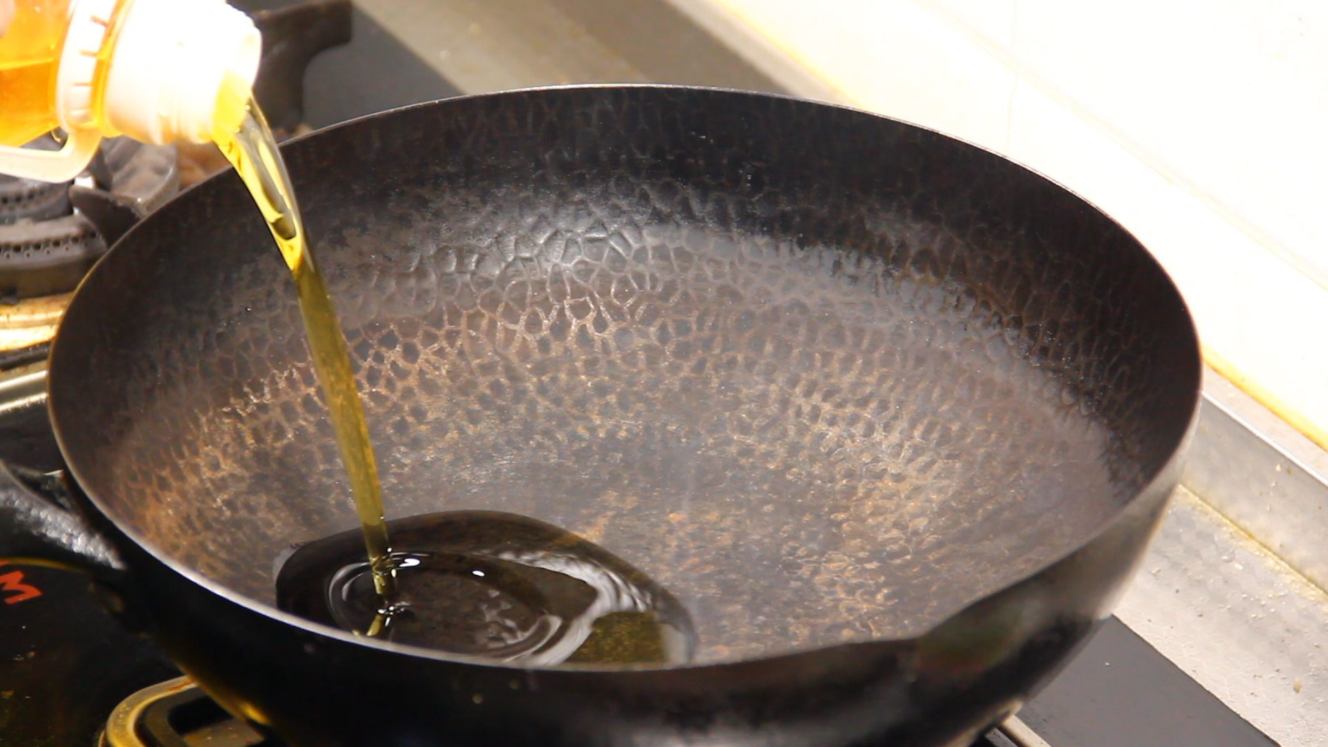 香菇牛肉酱二元一罐,香菇牛肉酱方便携带一小盒