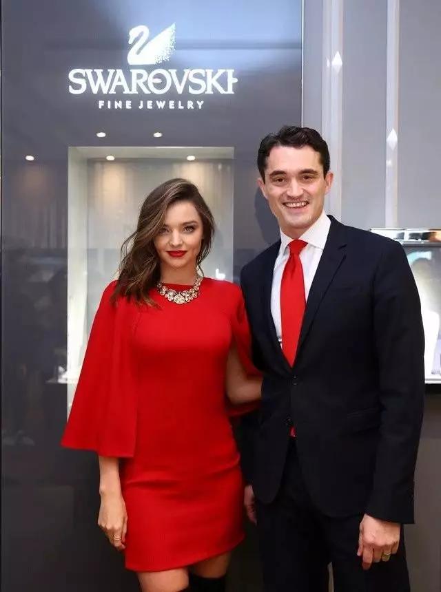 顶级模特的走秀翻车现场,女明星红毯走秀翻车事件