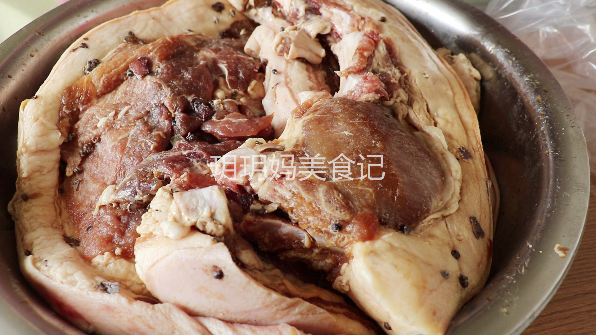 腌腊肉直接用盐腌很好吃,腌腊肉不要只放盐记住几个方法
