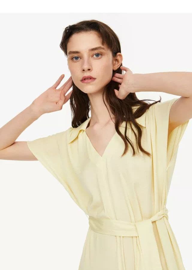 zara值得入手的连衣裙,zara新出的牛仔开叉连衣裙