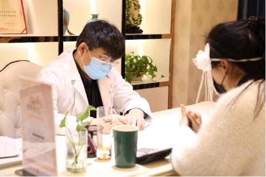 隆胸超级大手术全部流程,隆胸手术竟然只做到一半