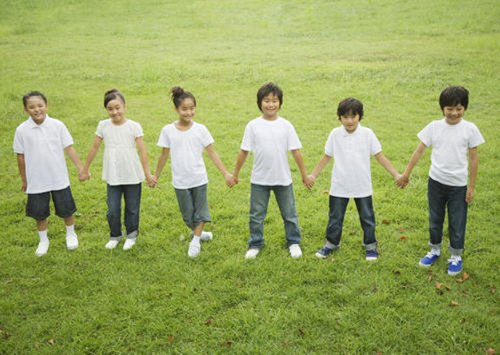 宝宝怕生是大人的问题吗,六个月孩子怕生胆小解决办法
