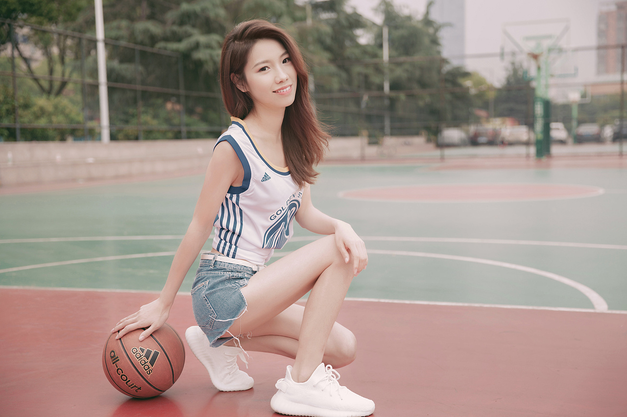 学院风草地怎么拍照姿势好看,校园风拍照姿势大全