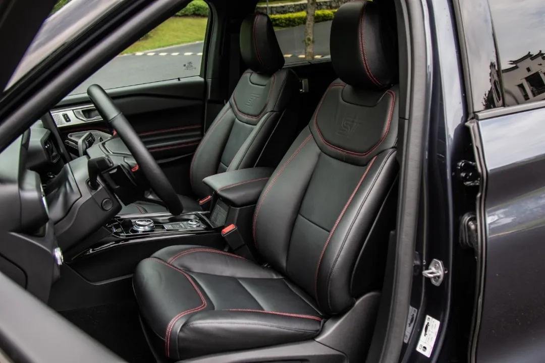 全新福特探险者选哪个配置,福特全新探险者对比途昂