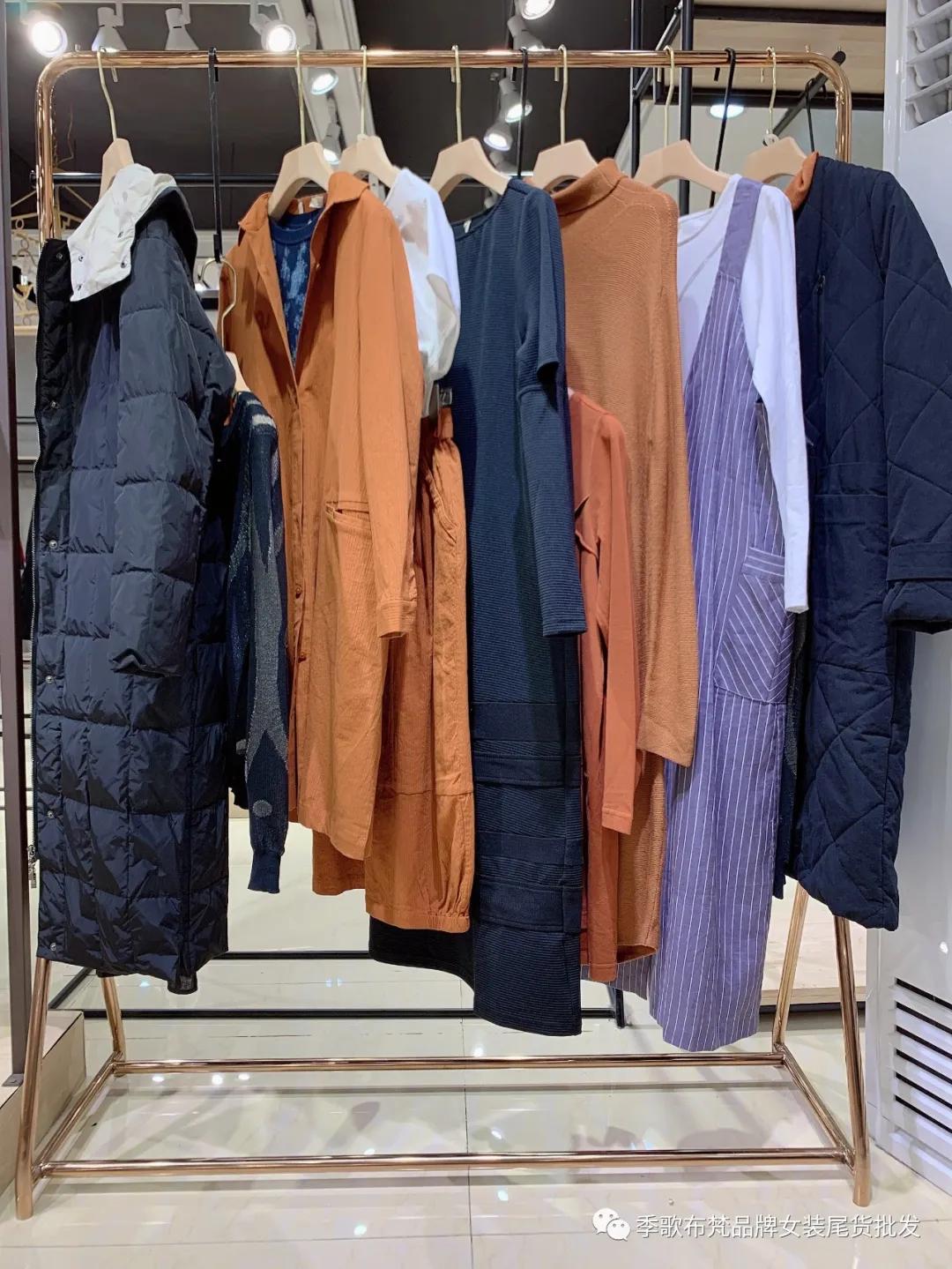 墨曲毛呢外套尾货批发,墨曲女装在哪个网能买到