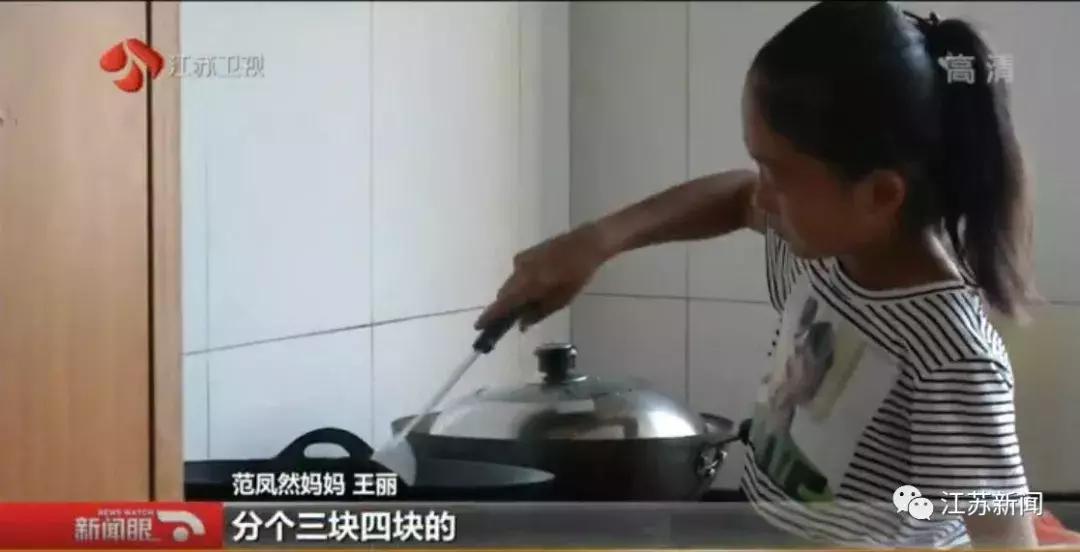 穿不起专业球鞋，9岁的她是足球场上唯一的女生：我们穷但也有梦想