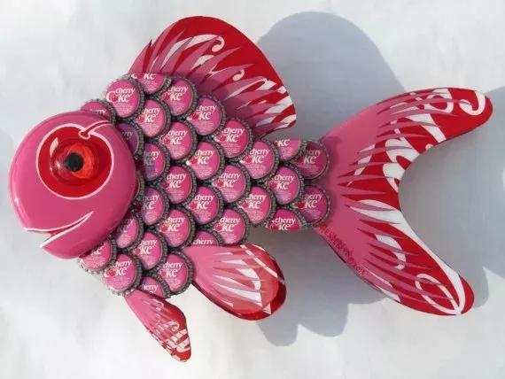 用啤酒的瓶盖怎么做成玩具,六个瓶盖可以做什么手工玩具