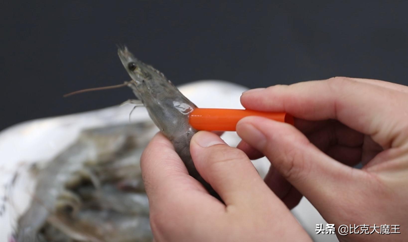 去虾线小窍门工具一秒一个,去虾线小妙招吸管