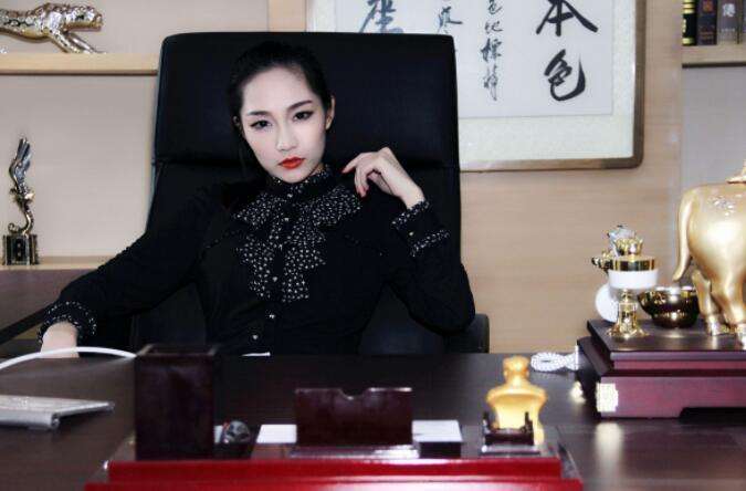 十万元女生开什么店好,一万元能做什么小生意女生