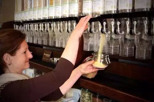 德国俩姑娘开了一杂货铺：零污染，不包装，回归食物本质，超火爆