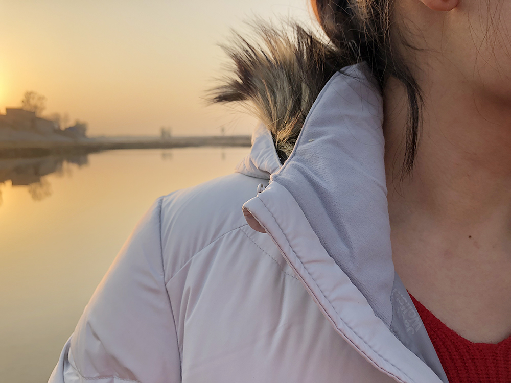 谁说暖冬羽绒服就会失宠？狼爪羽绒服评测，轻薄才是今年主打