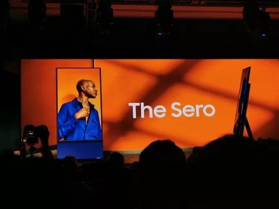 曝三星折叠屏手机售价超2000美元,三星发布超低端智能机价格仅600元