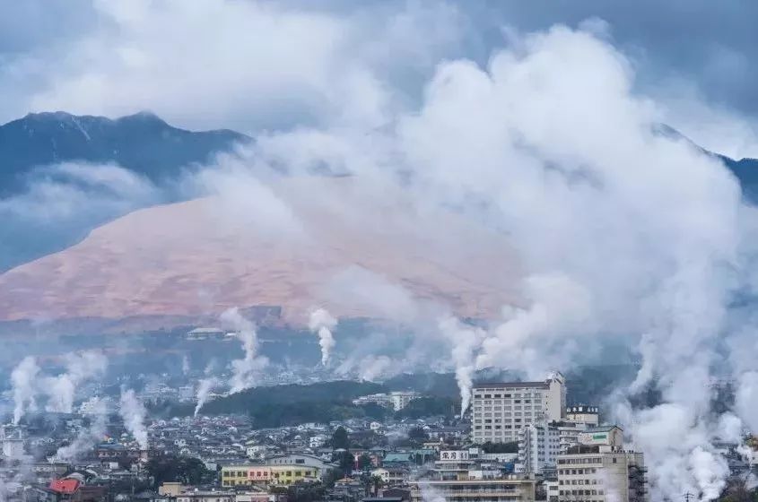 日本地狱谷温泉脏不脏,日本三大温泉之一有名的草津温泉