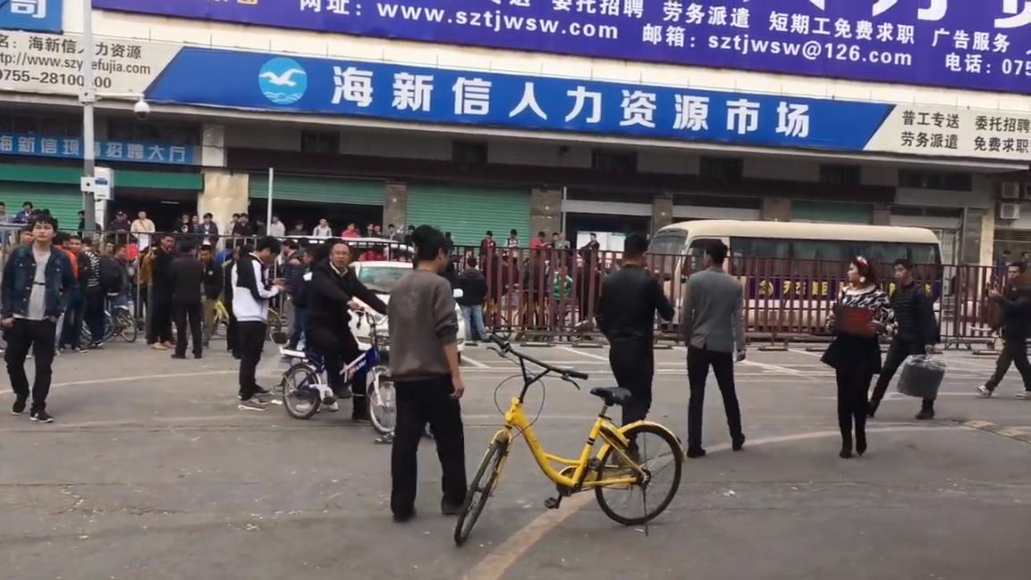 三和大神上一天玩三天，日结100吃4元的面，8块钱网吧包夜