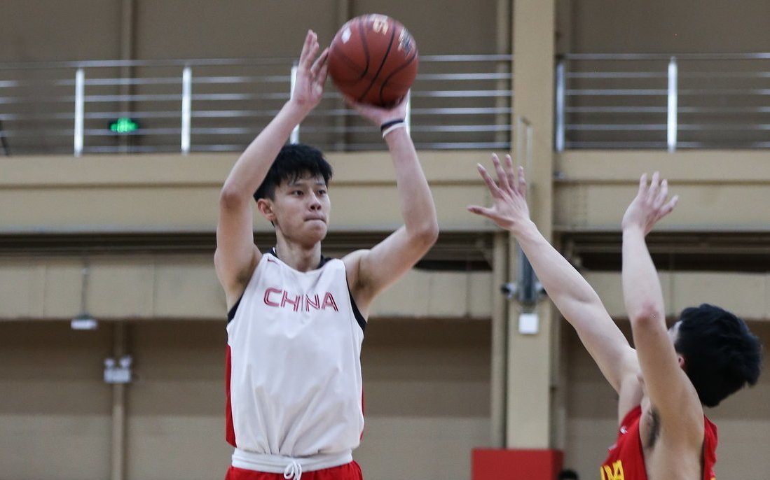 杨毅分析为什么曾凡博不选cba,cba广东男篮第二阶段想签曾凡博吗