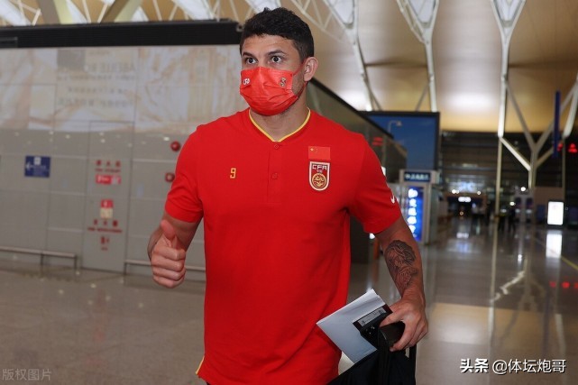 金元足球最后一抹斜阳：归化成闹剧，全华班成笑谈！泰山屹立不倒