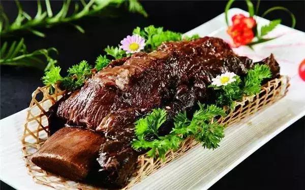 荷叶菜品大全,利用鲜荷叶制作的菜品