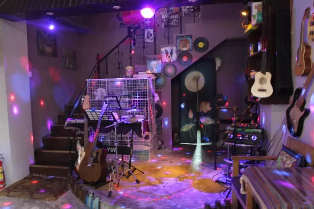 拒绝“人从众”！这个国庆必须到都江堰耍个“懒”，老街茶房、泥塑木作、古园书屋，快来享受你的小闲趣~