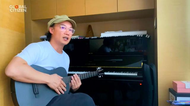 郎朗吉娜夫妻三重奏完整,郎朗吉娜在家四手联弹