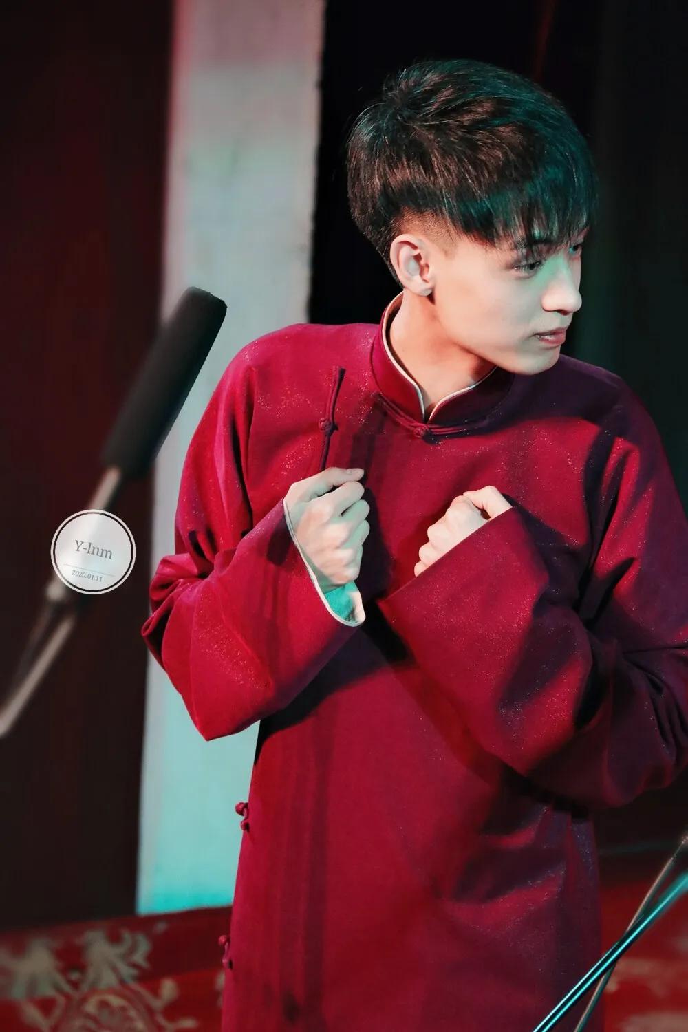 师兄团宠秦霄贤,师父有多宠小徒弟秦霄贤