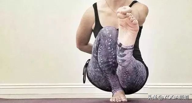 练瑜伽为什么脚尖回勾,练瑜伽发力的时候吸气还是呼气