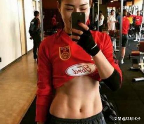 女足球员脱衣庆祝,女足晒腹肌男足躺枪