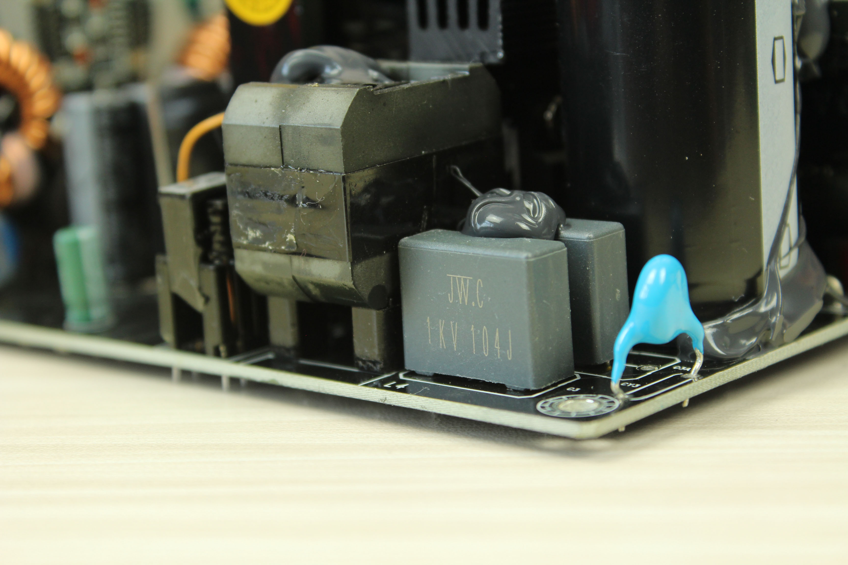 鑫谷gp700g黑金版是低端电源吗,鑫谷750w80plus靠谱吗