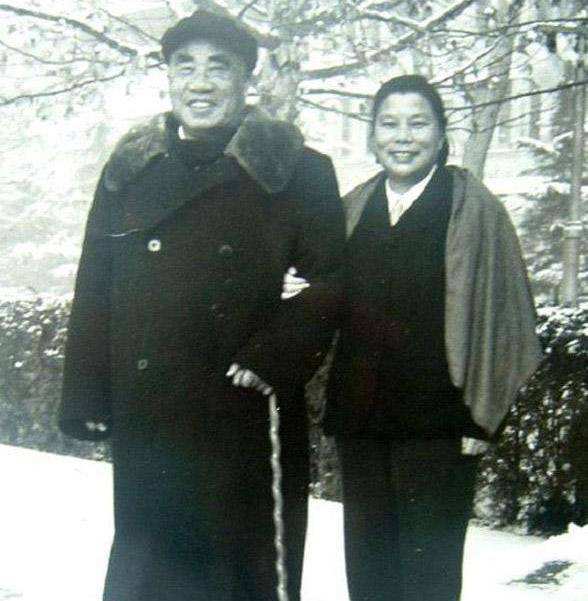 他是红军领袖、“*匪赤**头子”,毛*东泽**说：“朱不能没有毛，毛不能没有朱”