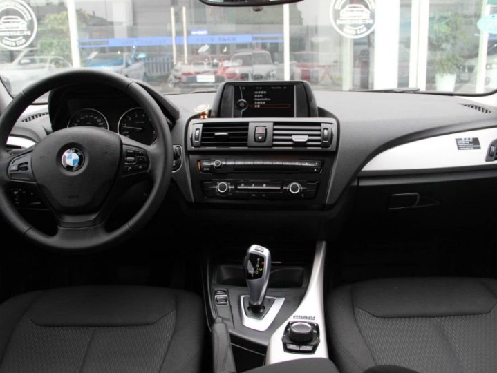 宝马1系小钢炮116,宝马14款116i能插u盘吗