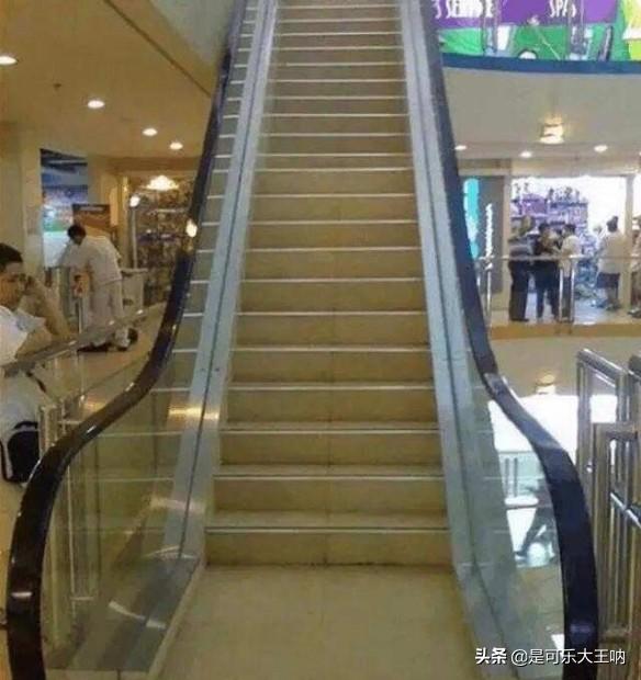 股票沙雕图,股票大跌一脸绿光搞笑图片