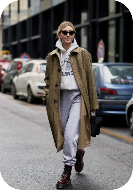 今年流行的新款卫衣怎么穿,复古西装里穿什么卫衣