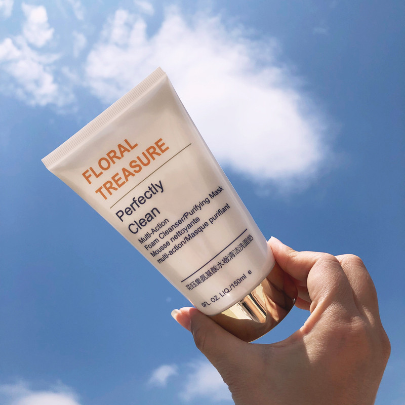 16岁黑头闭口粉刺痘痘洗面奶推荐,有黑头闭口毛孔粗大用什么洗面奶