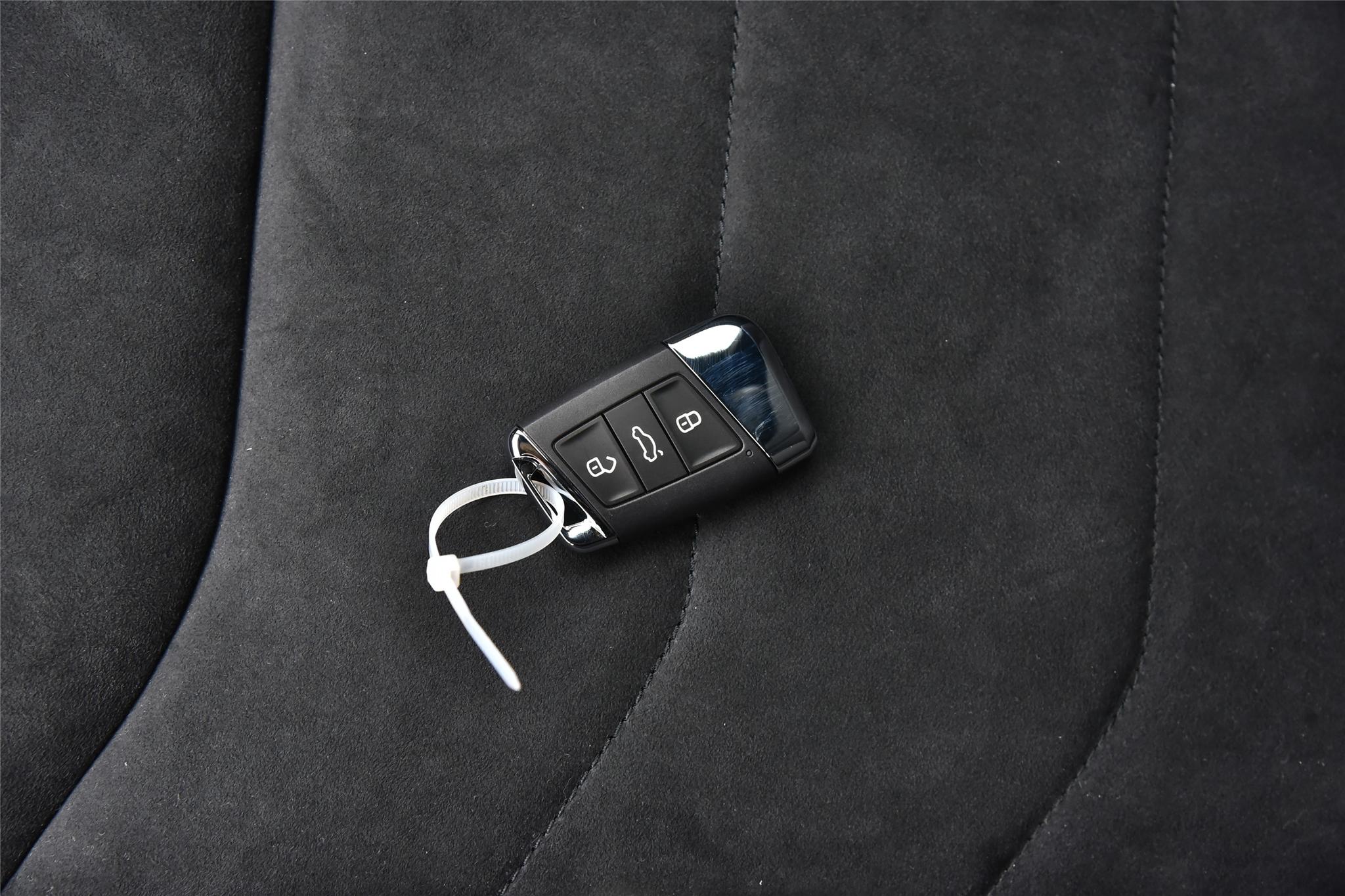 大众cc炫酷内饰图片,大众cc外观详细介绍