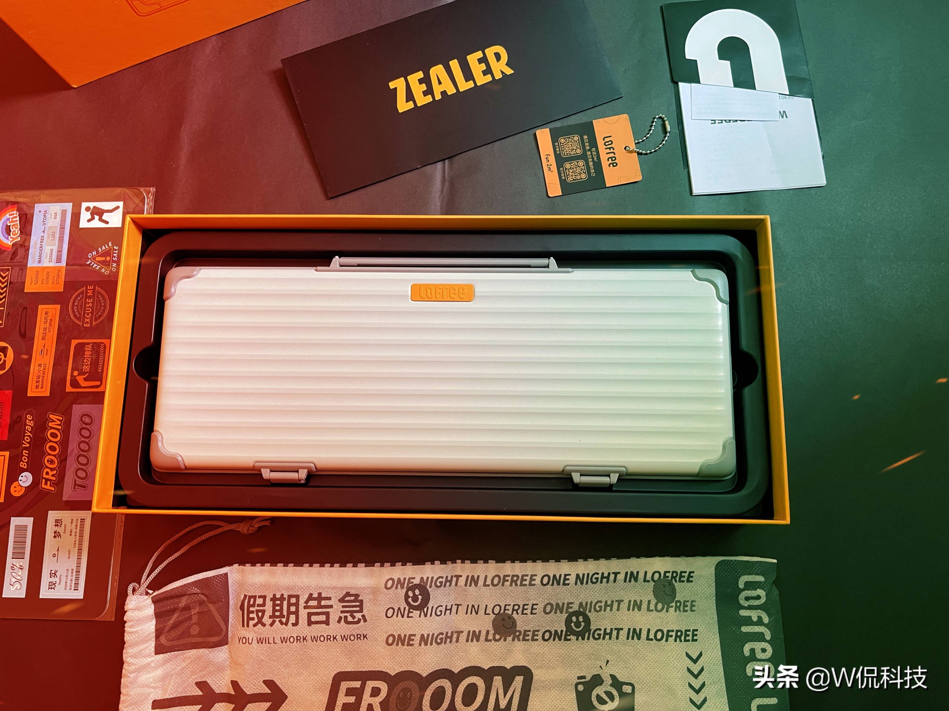 罗技k380和洛斐小浪机械键盘对比,lofree洛斐小浪键盘测评