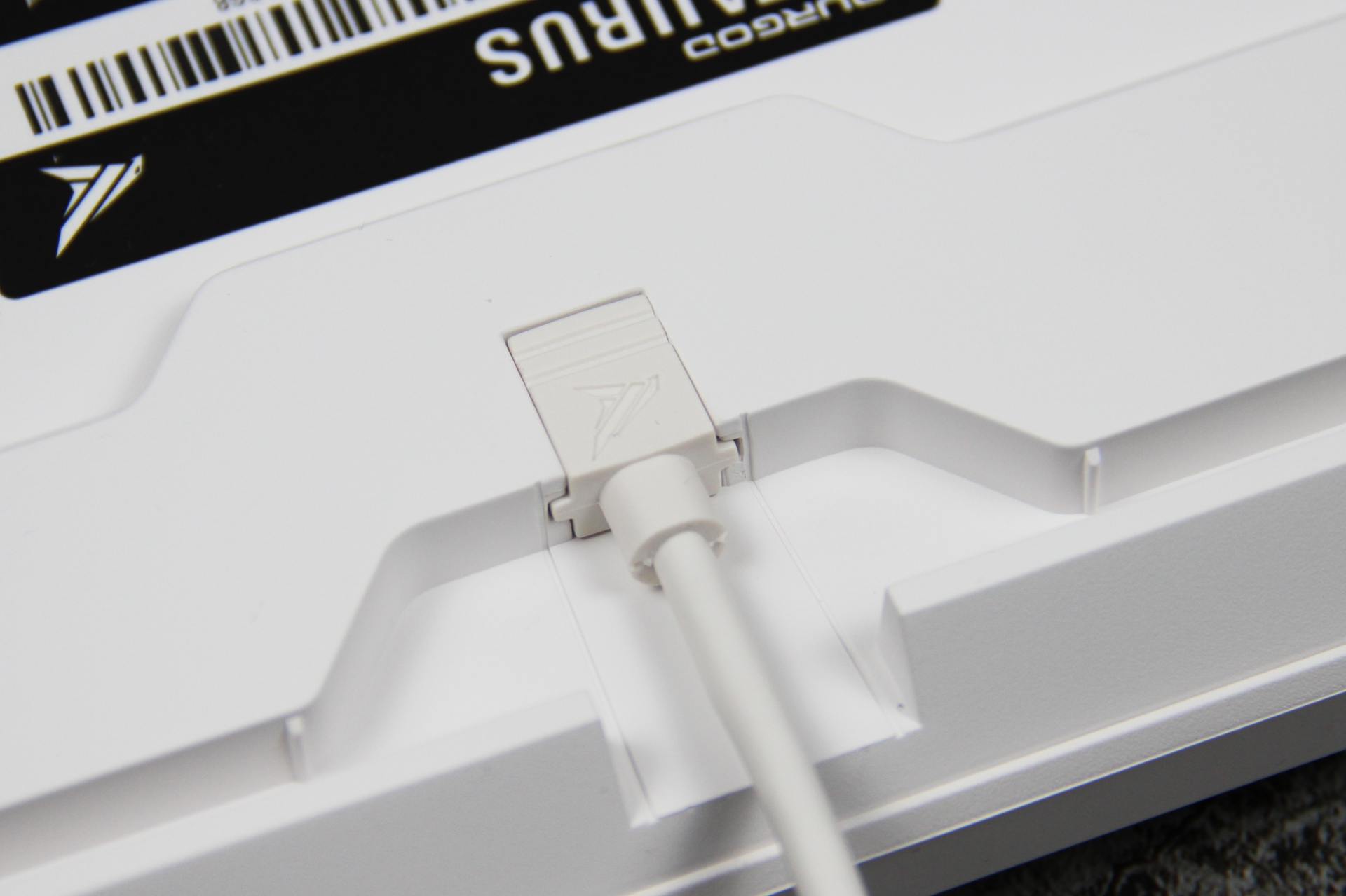 推荐一款新手使用的青轴机械键盘,银轴冰蓝灯机械键盘推荐