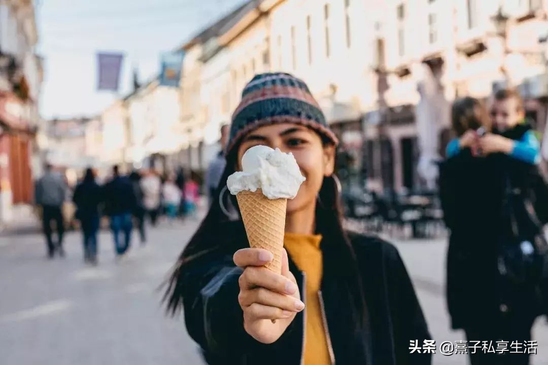 环游世界夫妻赚了十个亿,情侣环游世界视频