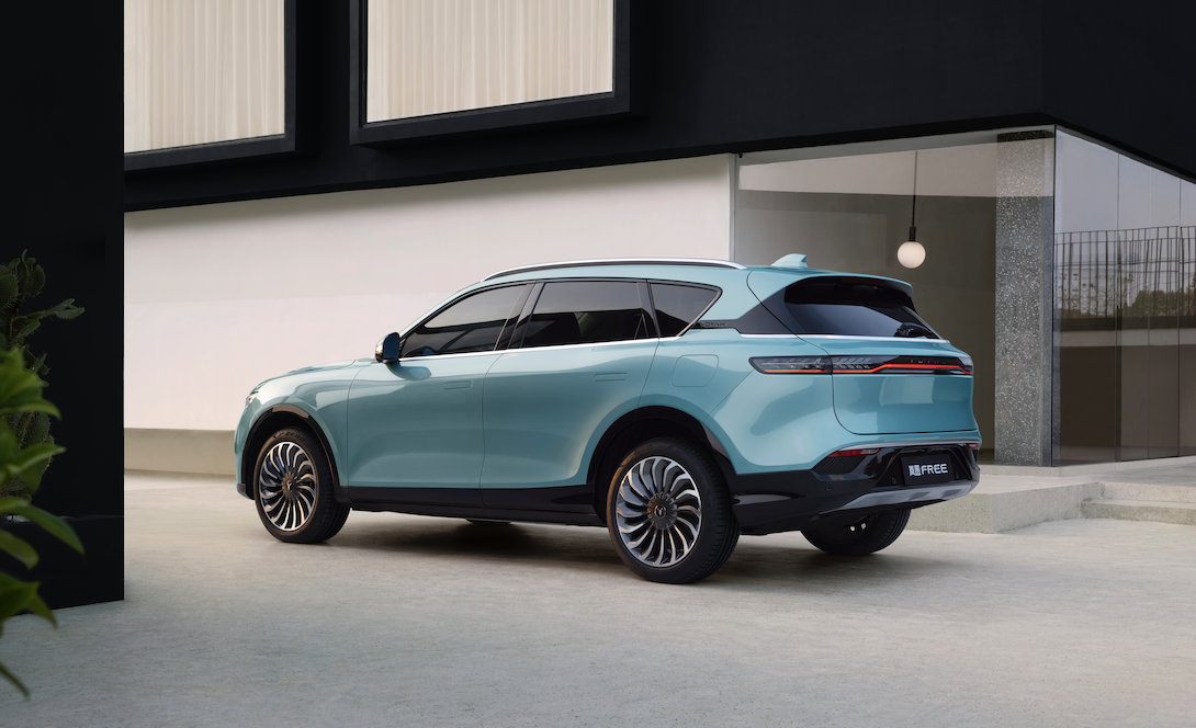 试驾2022款昂科威plus,新款蓝色昂科威plus试驾