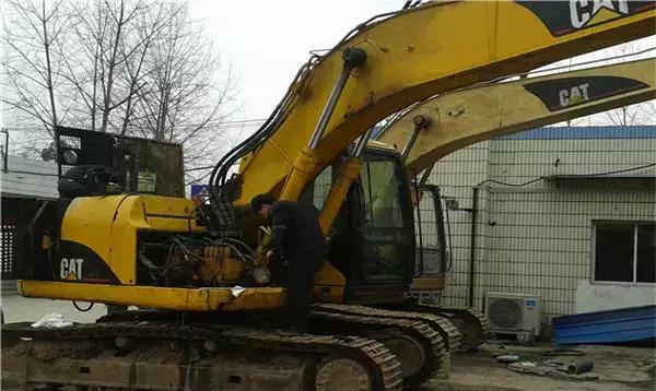 二手挖机和新挖机怎么选,买新挖机划算还是二手挖机划算