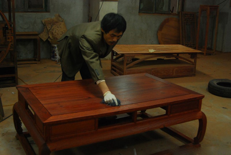 买红木沙发两年后感受,实木沙发刚买回来掉漆正常吗