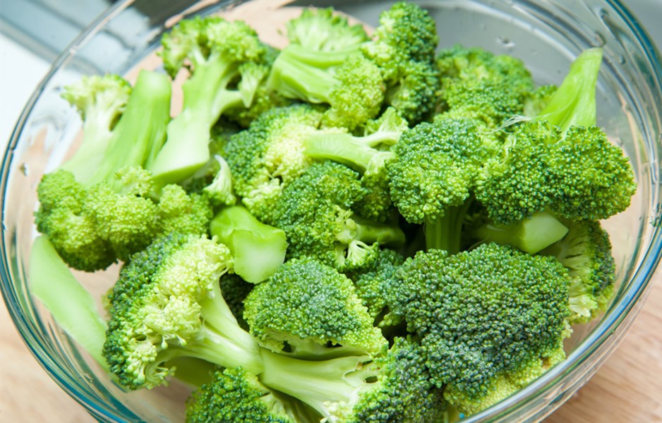 西兰花用清水能洗干净吗,白色西兰花怎么泡去脏东西