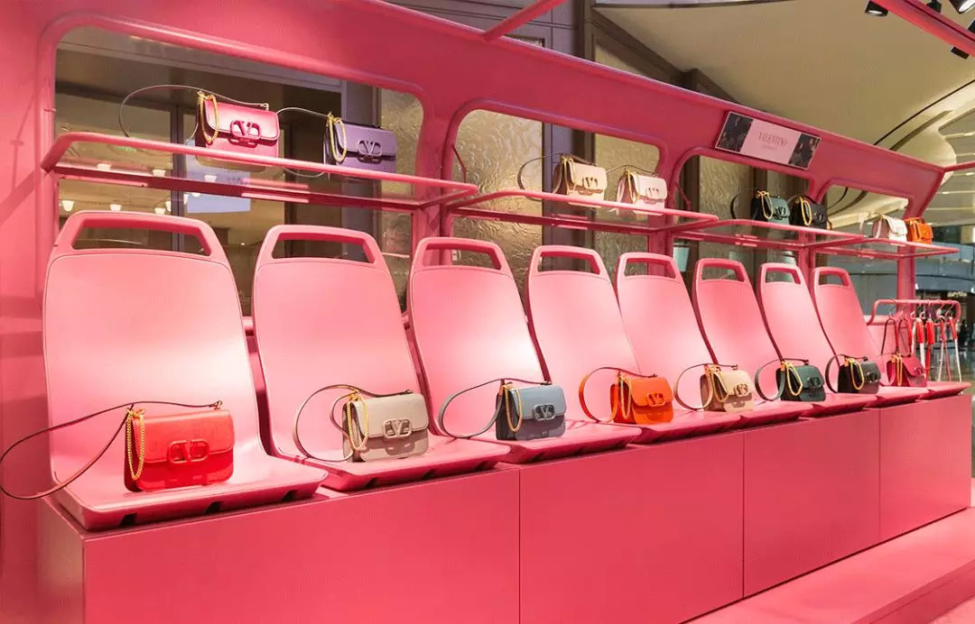 我抓住了一位资深柜员，道出了如何让你掏钱买包的秘密