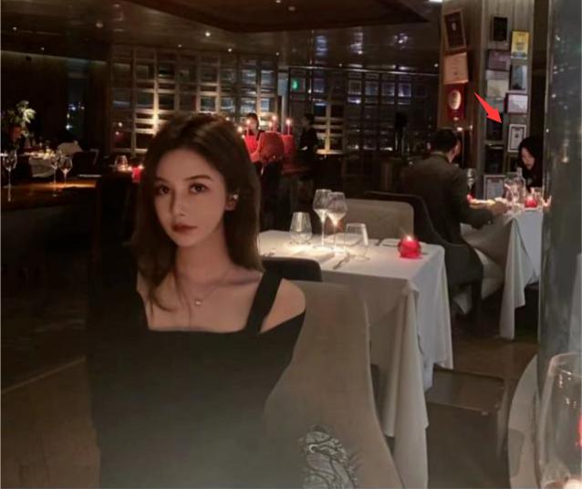 朱珠挺孕肚亮相,朱珠王昀佳婚礼