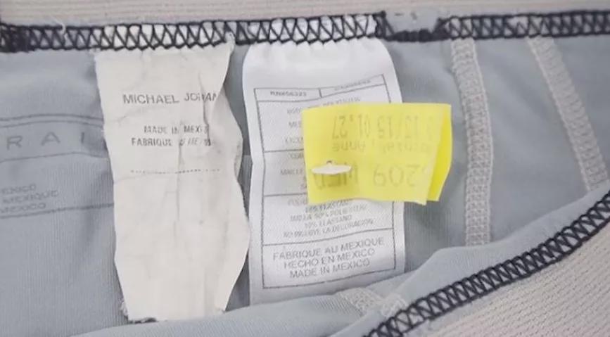 乔丹18年前的照片,乔丹亲穿签名鞋拍出56万美元