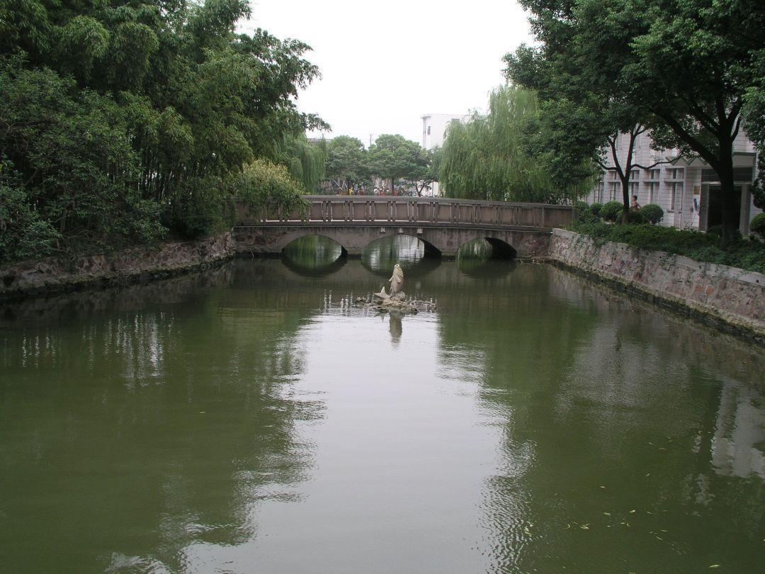 这里是天一中学老校区,如今美出了另一番境界